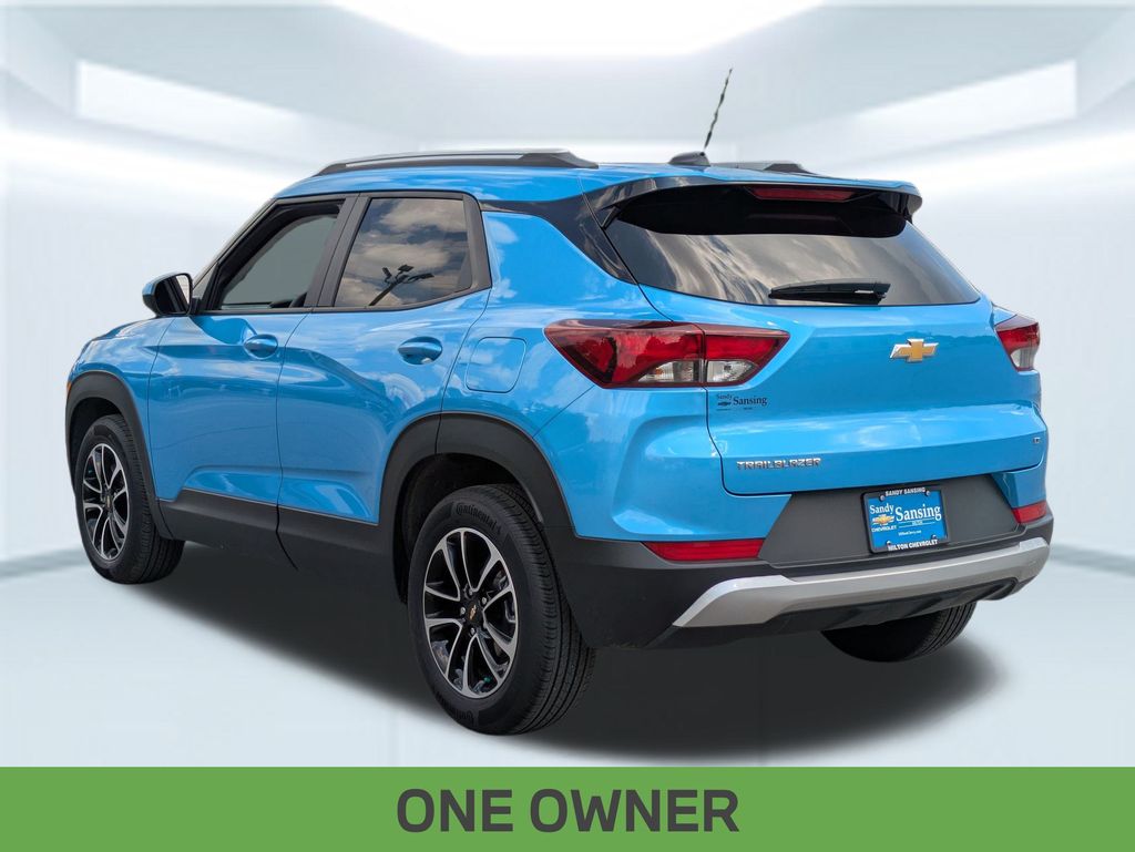 2025 Chevrolet Trailblazer LT photo 3