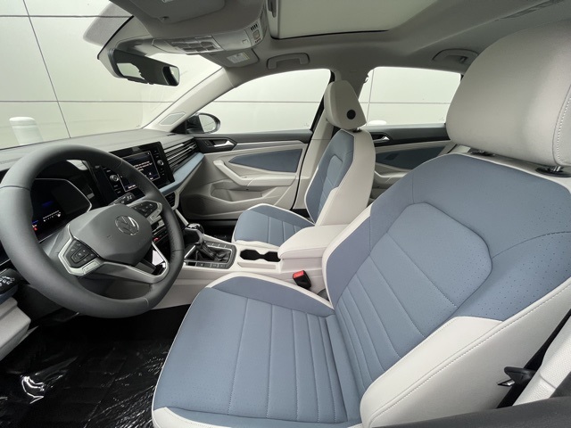 2026 Volkswagen Jetta SE photo 2