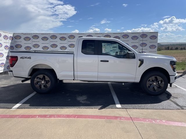 2025 Ford F-150 STX's photo