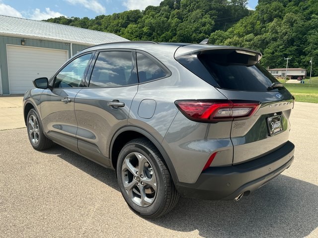 2025 Ford Escape ST-Line photo 6
