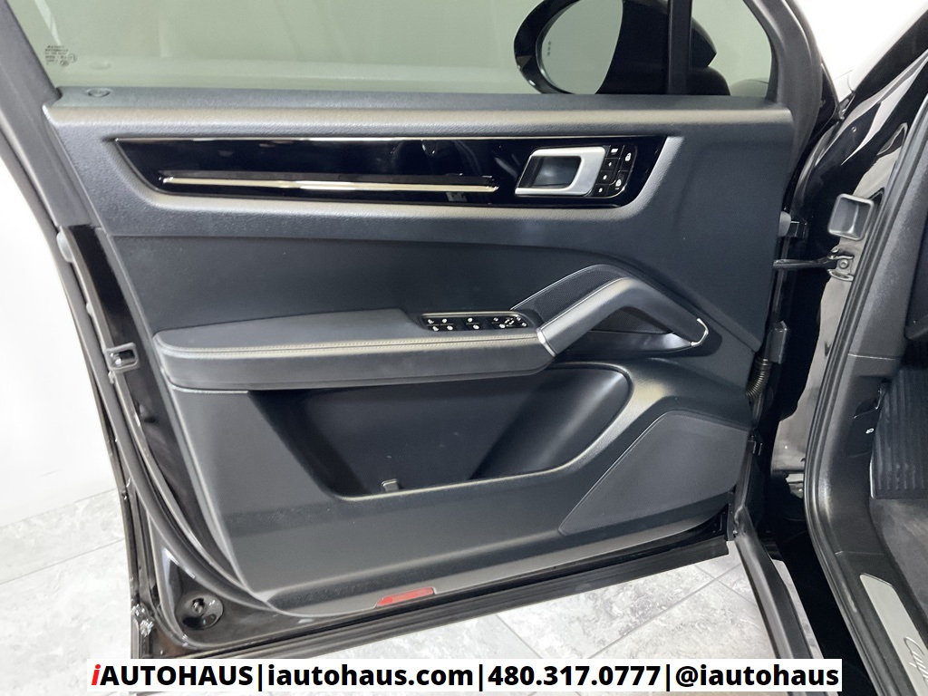 2019 Porsche Cayenne Base photo 24