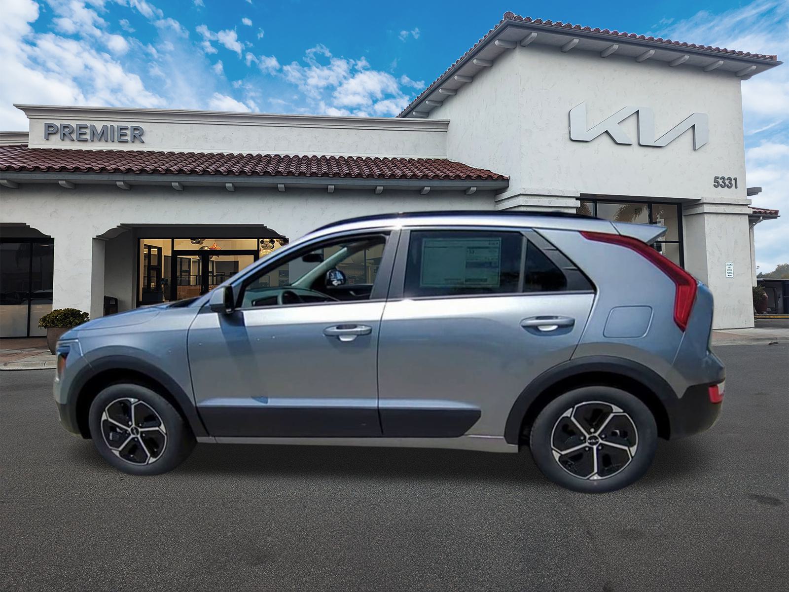 2025 Kia Niro LX photo 3
