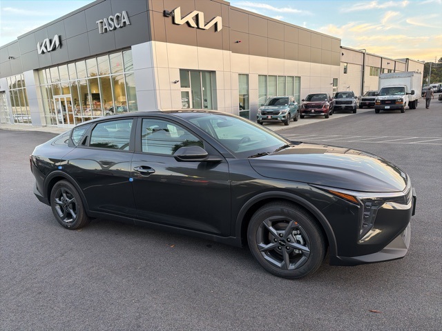 2025 Kia K4 LXS photo 2