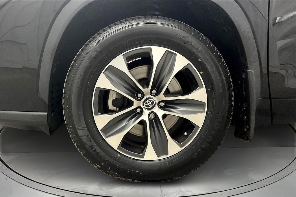 2022 Toyota Highlander XLE photo 8
