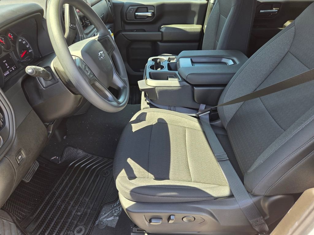 2025 Chevrolet Silverado 2500HD Custom photo 6