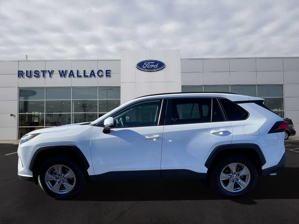 2024 Toyota RAV4 XLE's photo