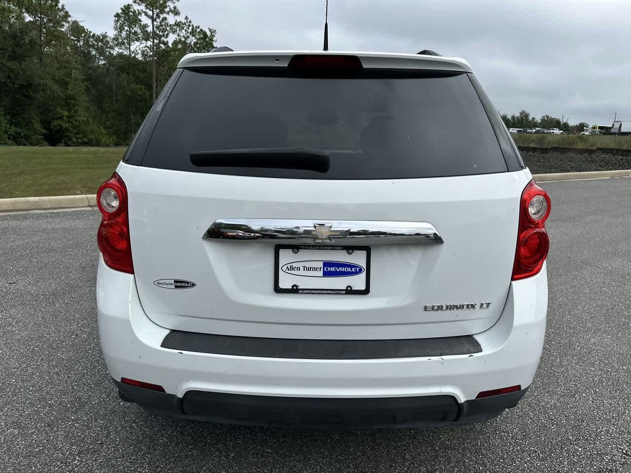2011 Chevrolet Equinox photo 3