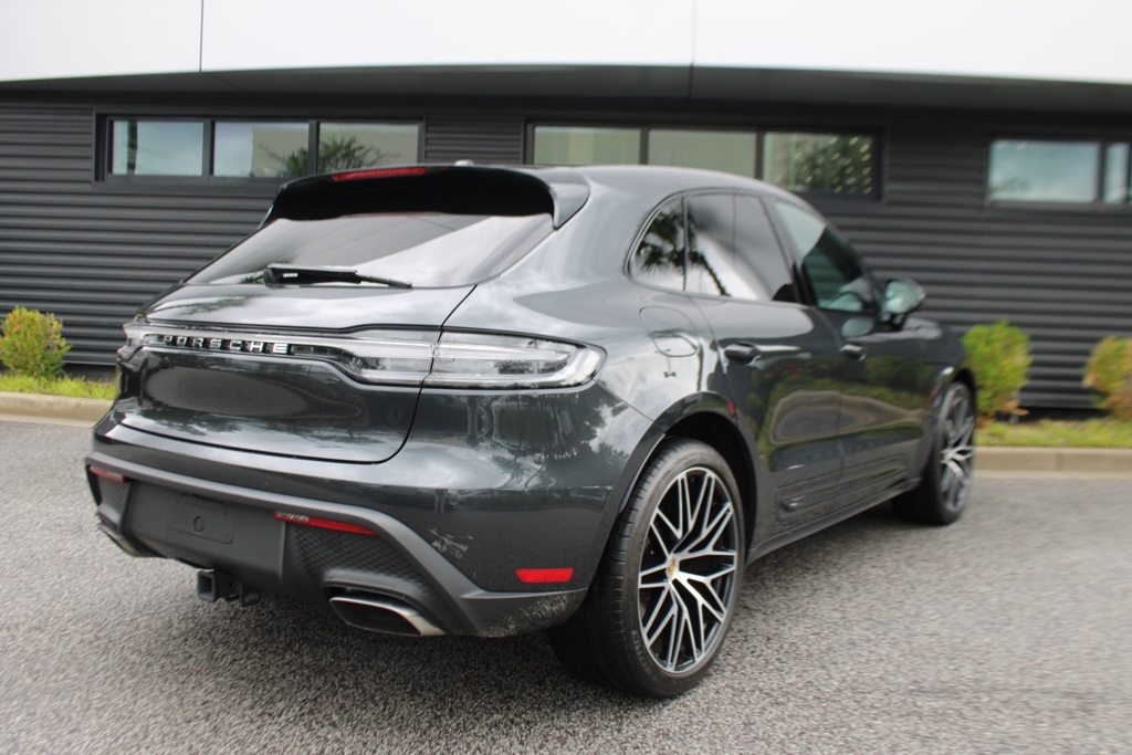 2025 Porsche Macan Base photo 7