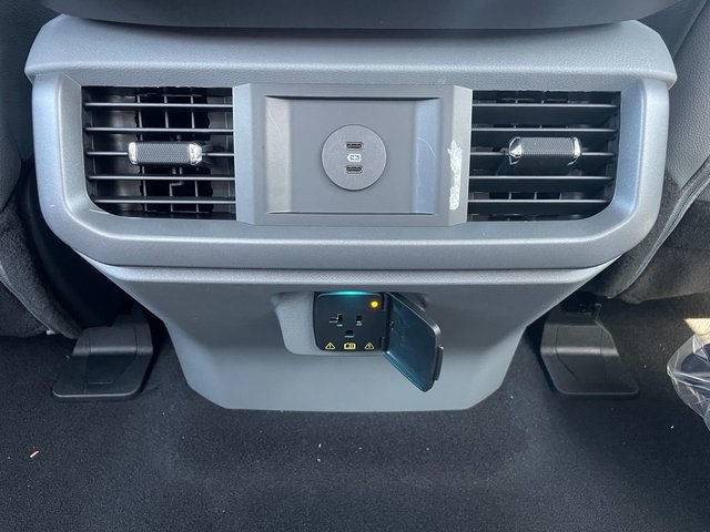 2025 Ford F-150 Lightning Flash photo 12