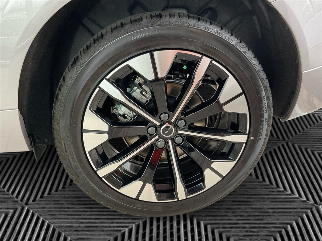 2026 Volvo XC60 B5 Plus photo 14