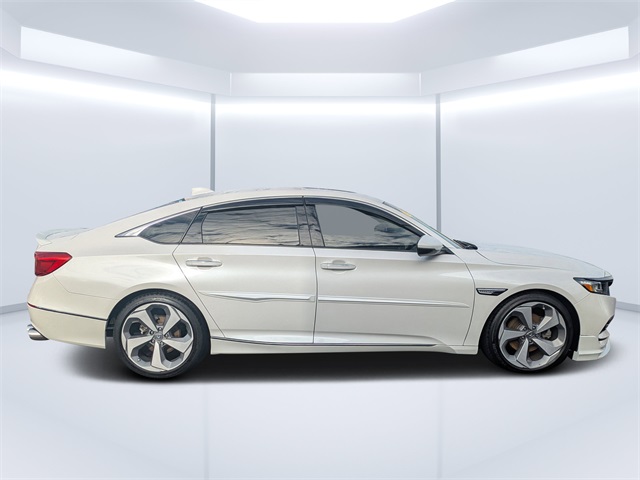 2018 Honda Accord Touring 2.0T photo 2