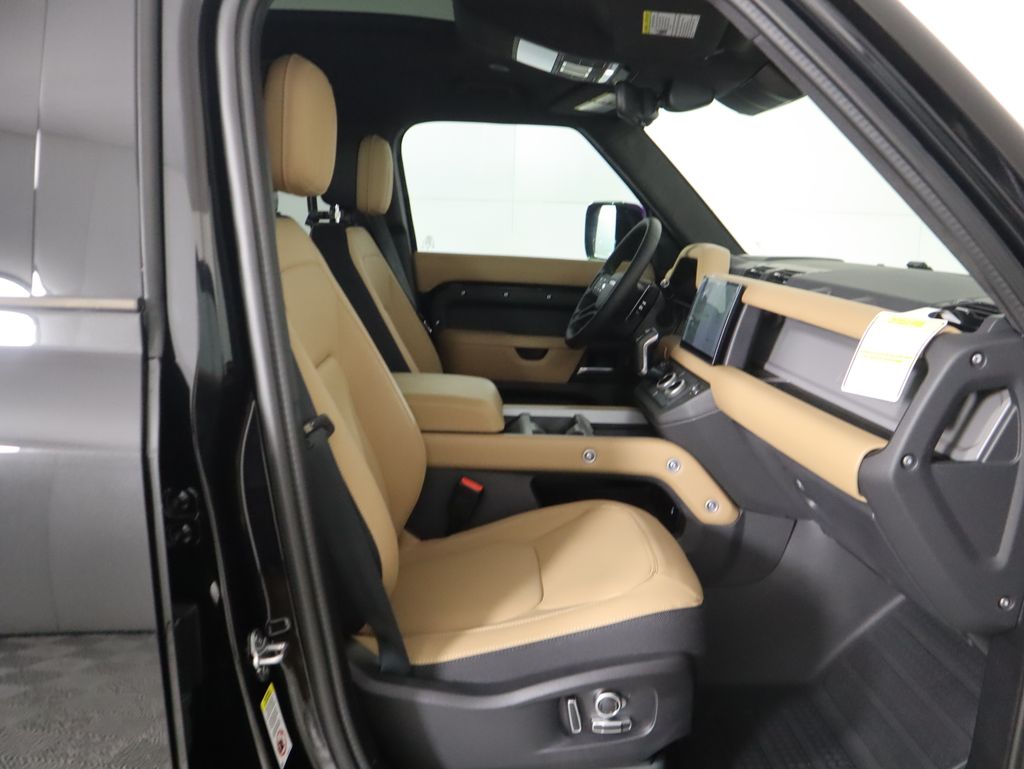 2025 Land Rover Defender 130 V8 photo 20