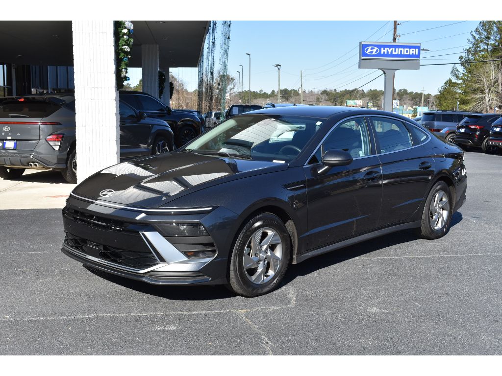 2025 Hyundai Sonata SE's photo