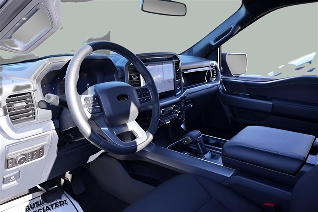 2025 Ford F-150 XLT photo 2