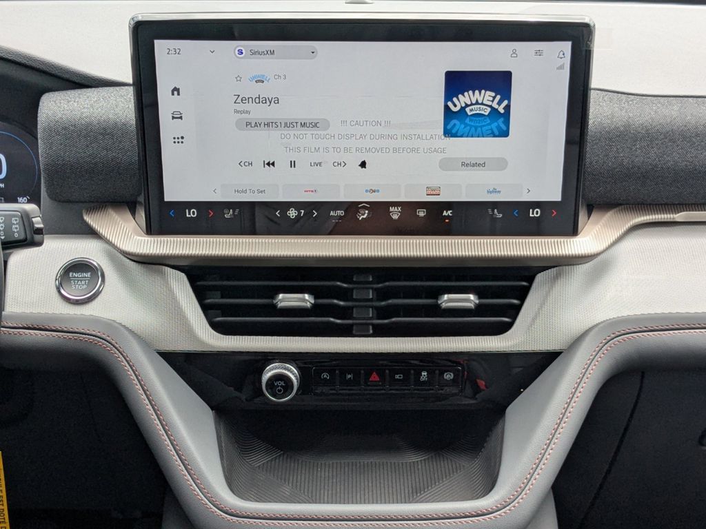 2025 Ford Explorer photo 11
