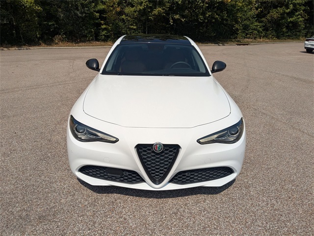 2019 Alfa Romeo Giulia Ti photo 9