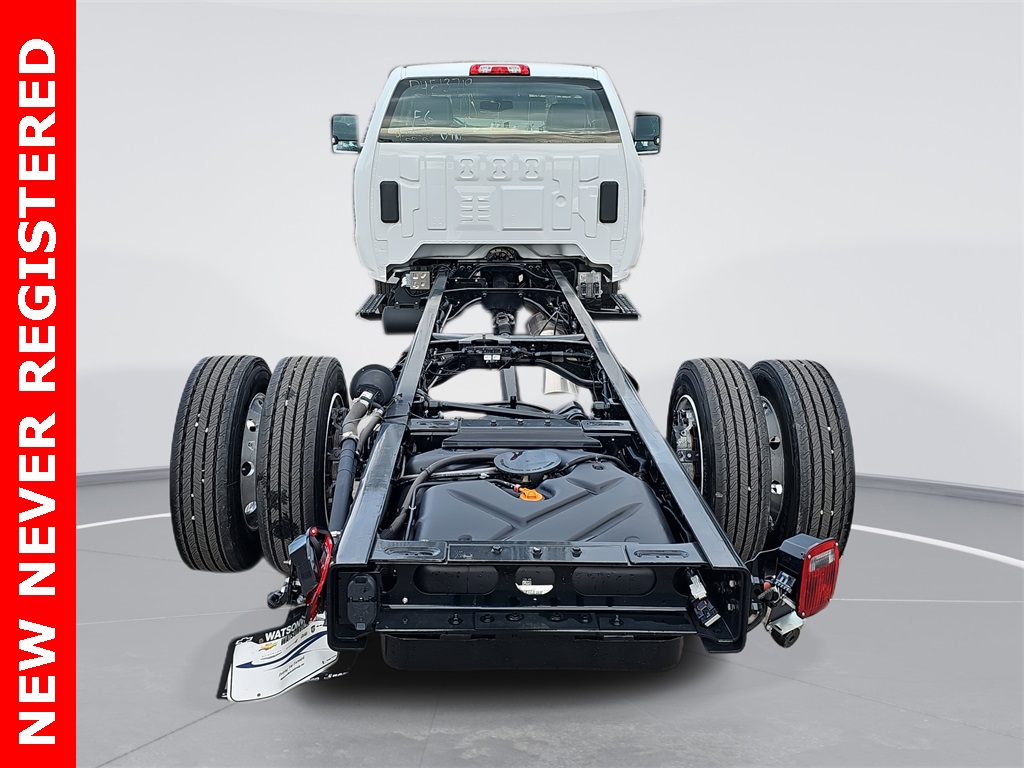2023 Chevrolet Silverado 4500HD LT photo 4