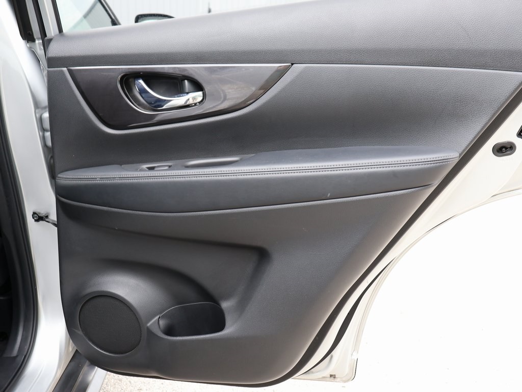 2019 Nissan Rogue SV photo 11