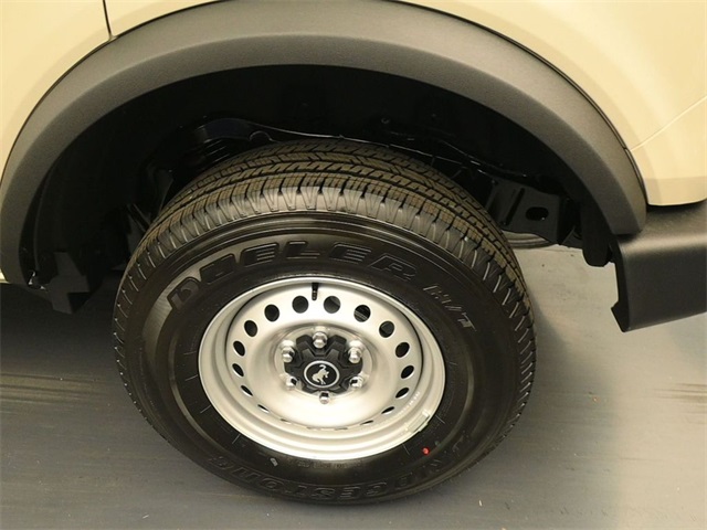 2025 Ford Bronco Base photo 6