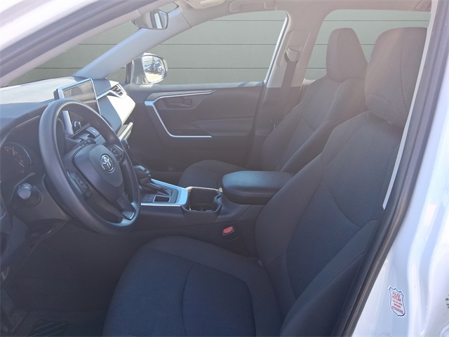 2023 Toyota RAV4 LE photo 13