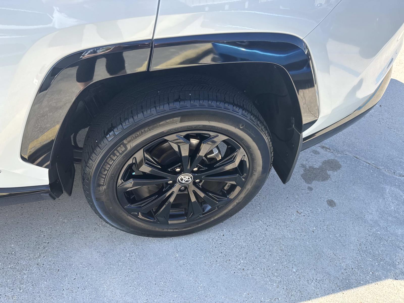 2024 Toyota RAV4 Hybrid SE photo 4