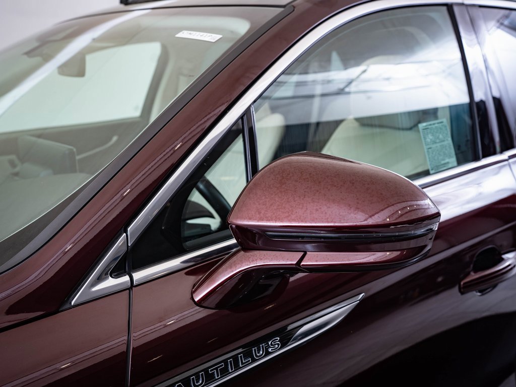 2022 Lincoln Nautilus Black Label photo 17