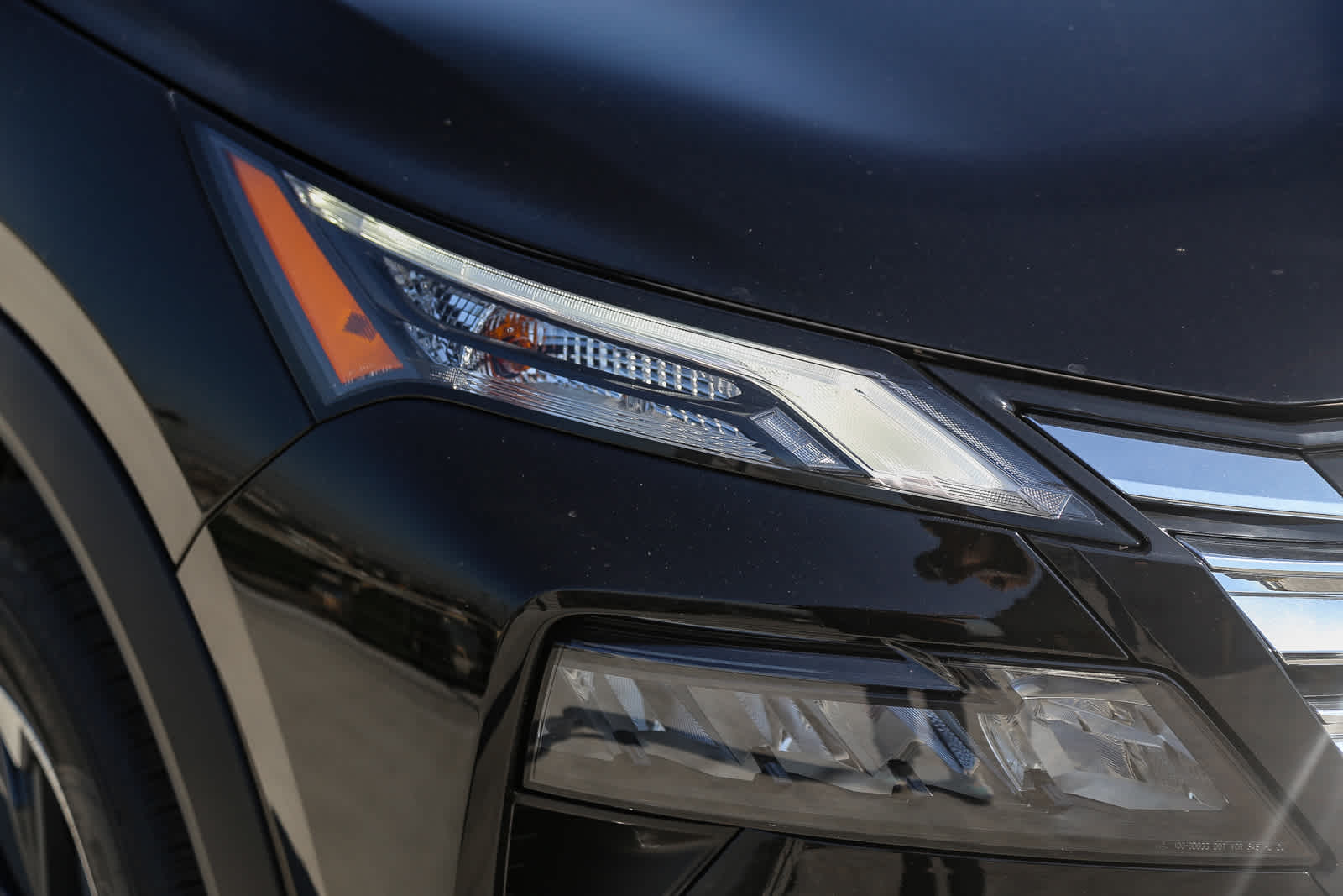 2025 Nissan Rogue SV photo 4