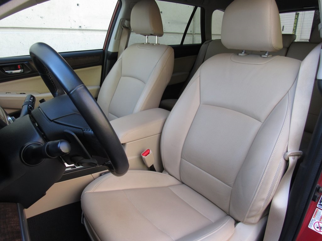 2016 Subaru Outback Limited photo 12