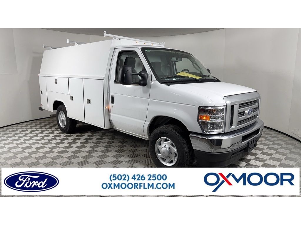 2025 Ford E-Series Cutaway Base's photo