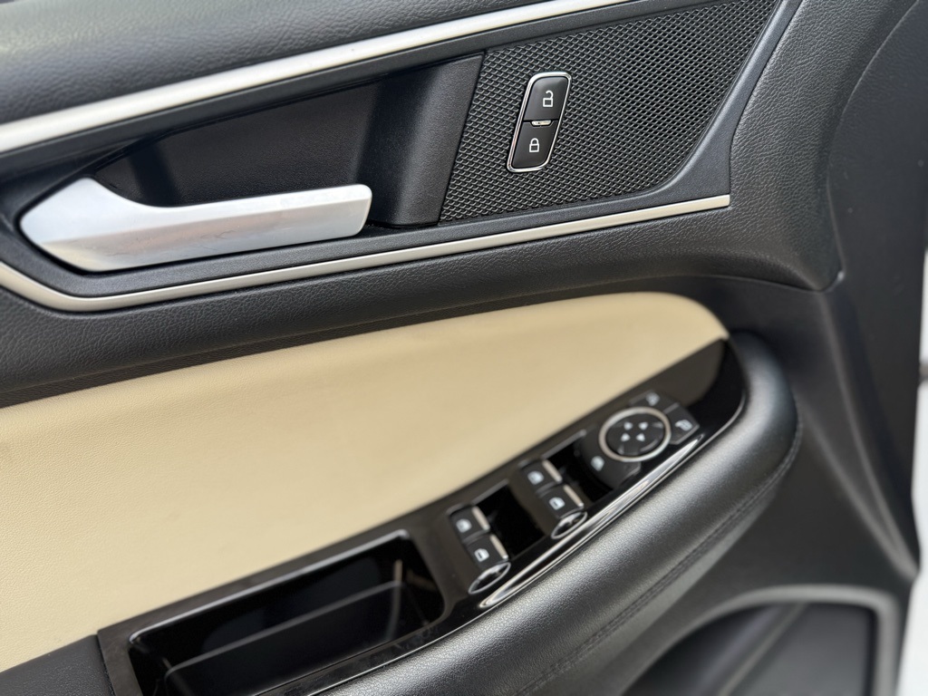 2020 Ford Edge SEL photo 12
