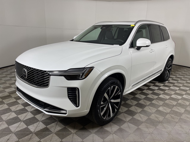 2025 Volvo XC90 B5 Core photo 4