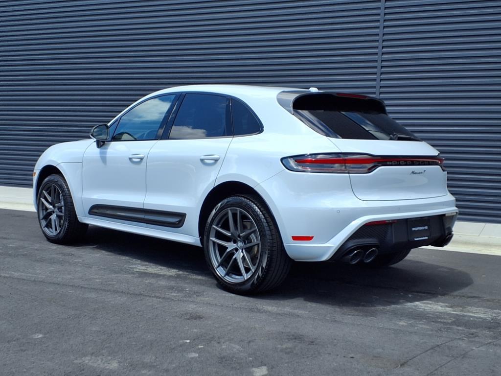 2024 Porsche Macan T photo 3