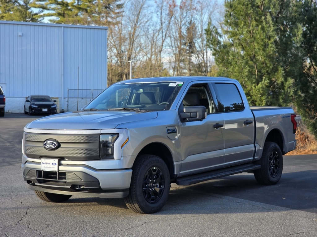 2025 Ford F-150 Lightning XLT photo 3