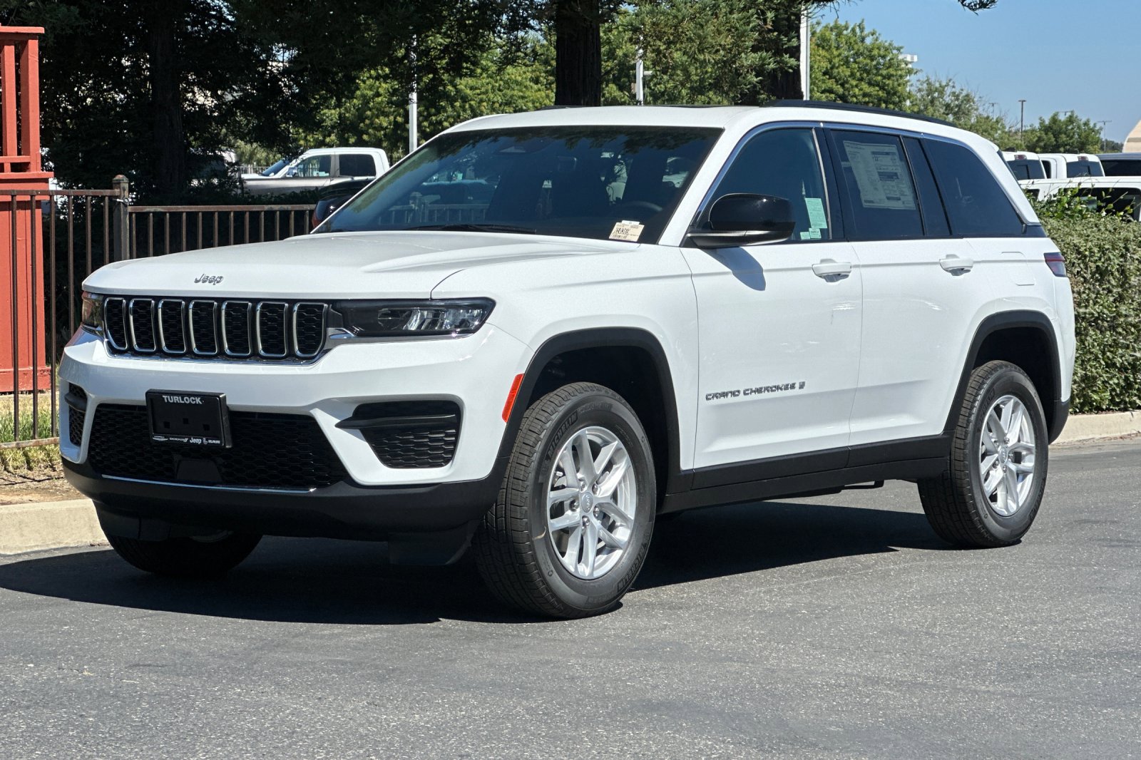 2025 Jeep Grand Cherokee Laredo X photo 8
