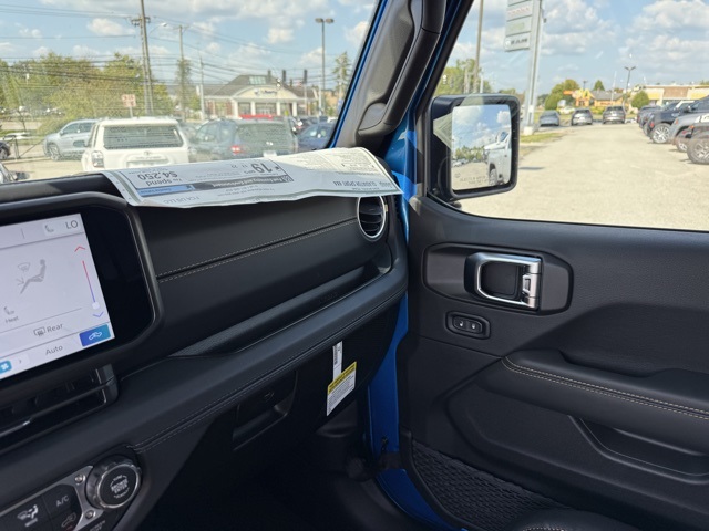 2025 Jeep Gladiator Sport photo 21