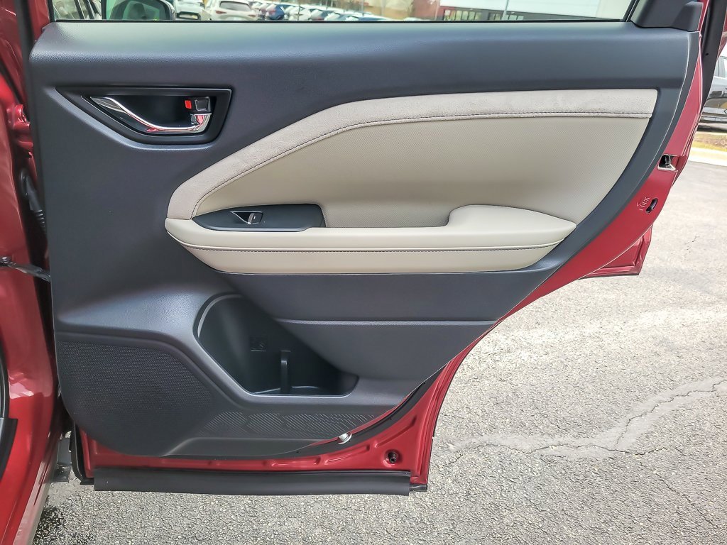 2025 SUBARU FORESTER - Image 21