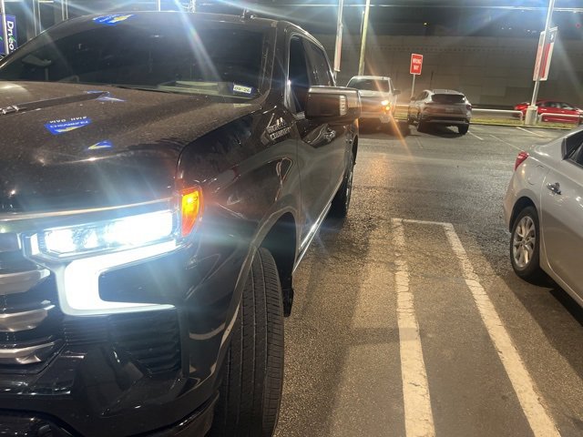 2023 Chevrolet Silverado 1500 High Country photo 4