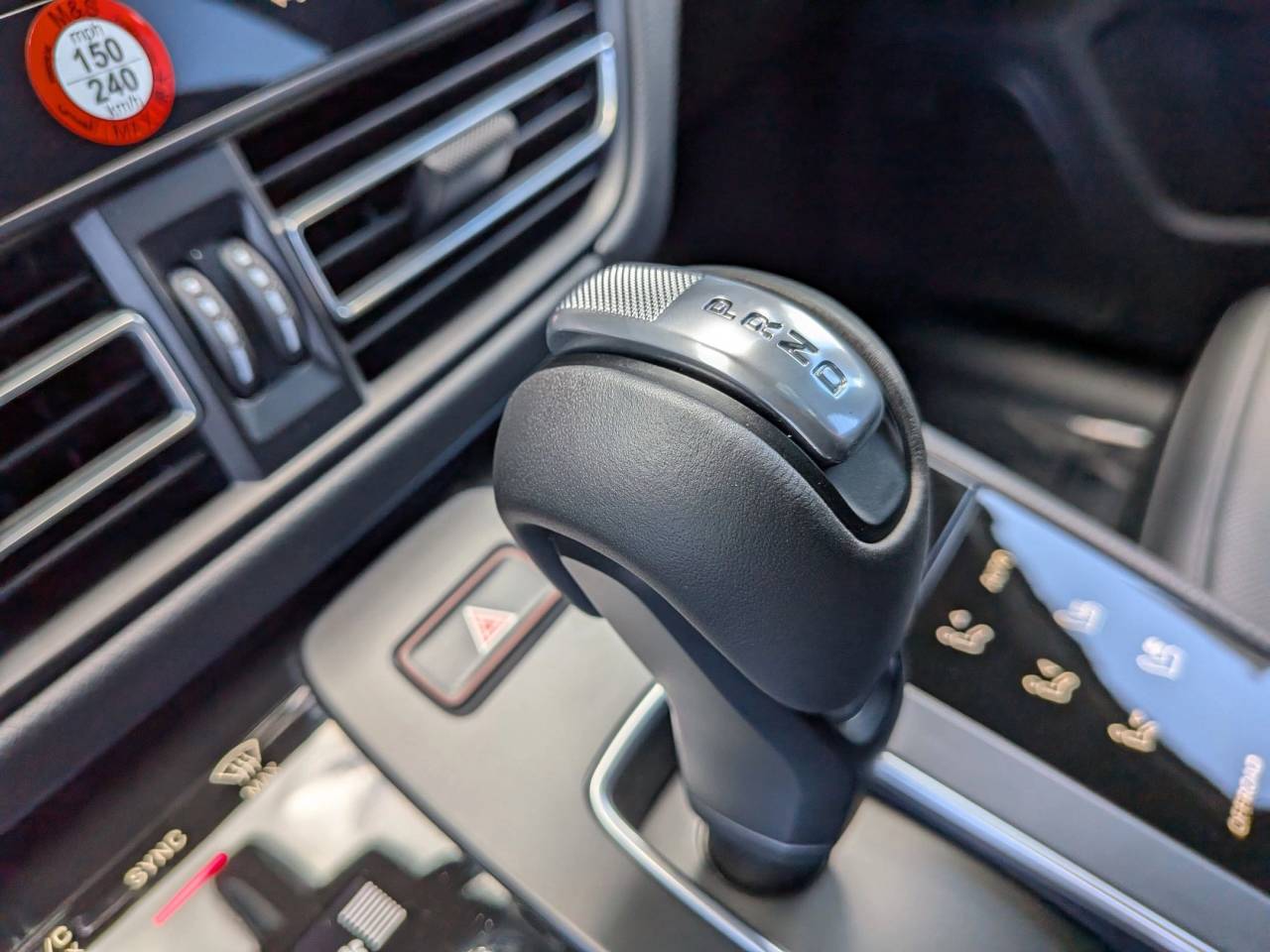 2025 Porsche Macan Base photo 20