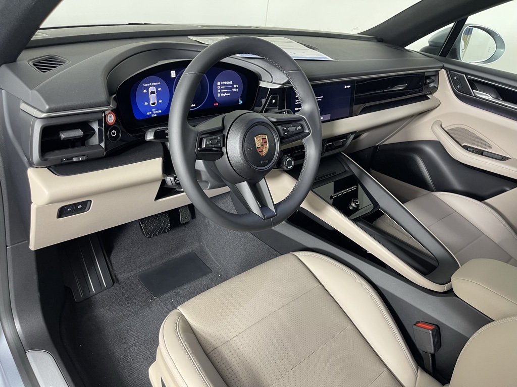 2025 Porsche Macan Electric 4 photo 4