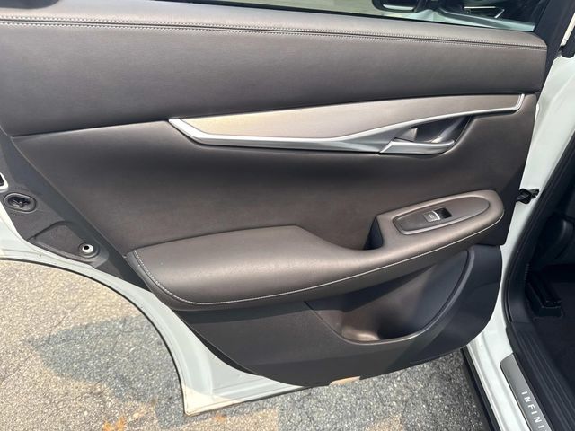2022 Infiniti QX50 Luxe photo 17