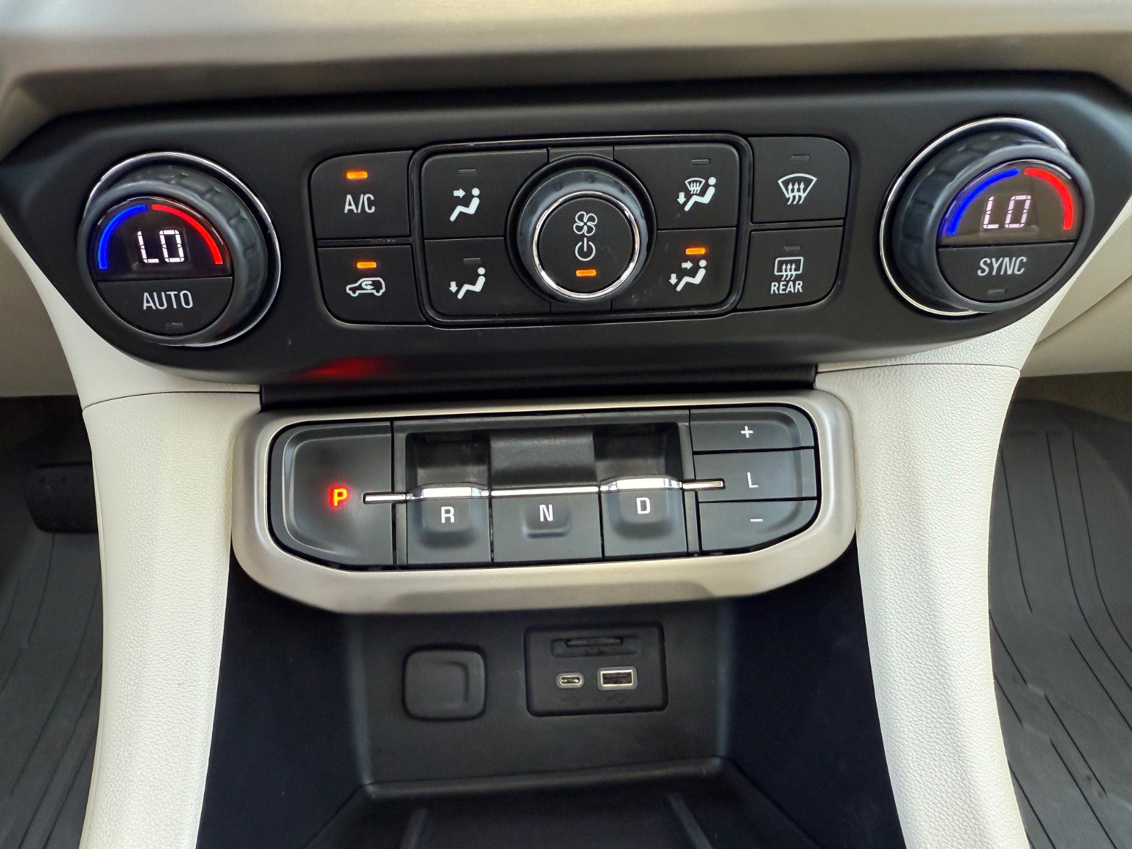 2021 Gmc Acadia Denali photo 23