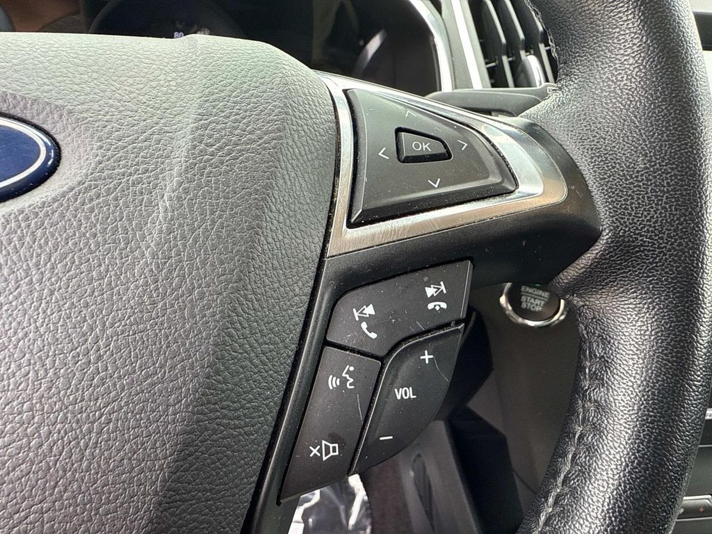 2020 Ford Edge Titanium photo 30