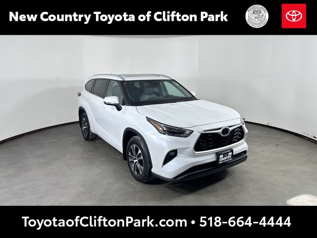 2022 Toyota Highlander XLE's photo