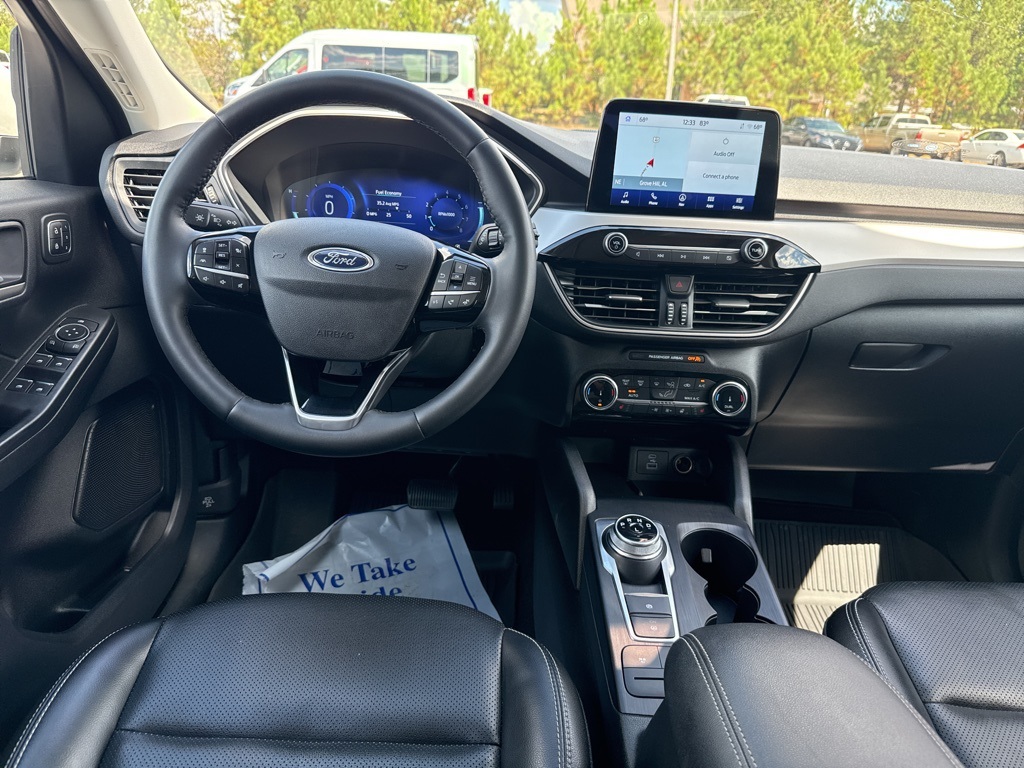 2022 Ford Escape SEL photo 2