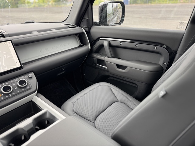 2025 Land Rover Defender 110 S photo 10