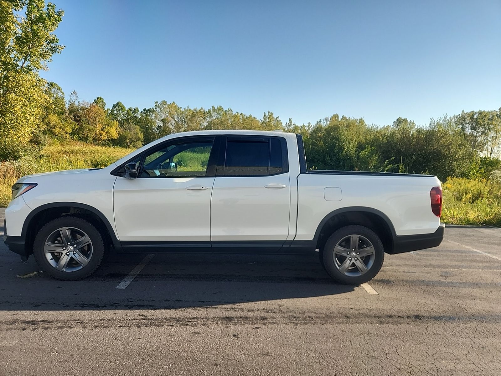 2022 Honda Ridgeline Black Edition photo 2