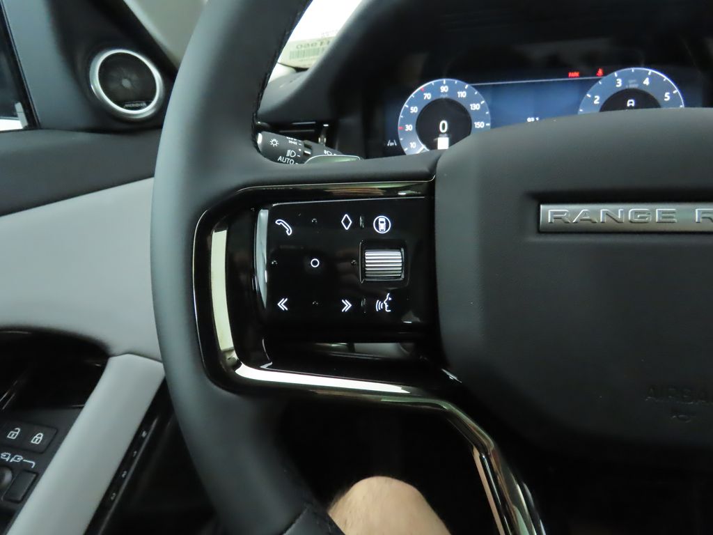 2025 Land Rover Range Rover Evoque S photo 10