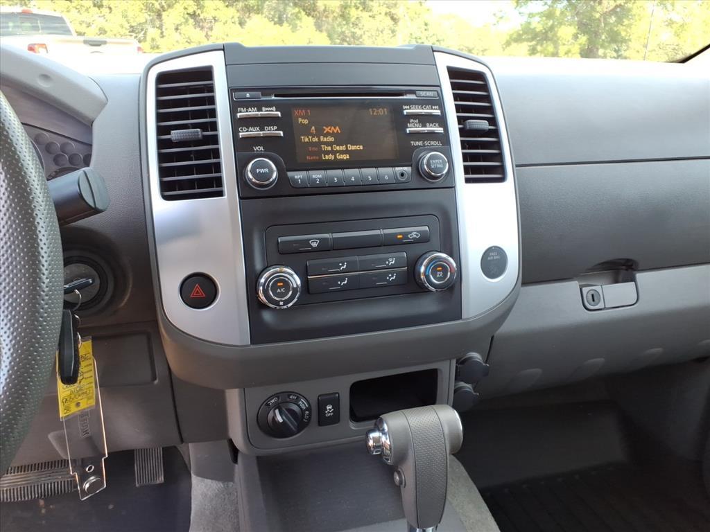 2014 Nissan Frontier SV photo 5