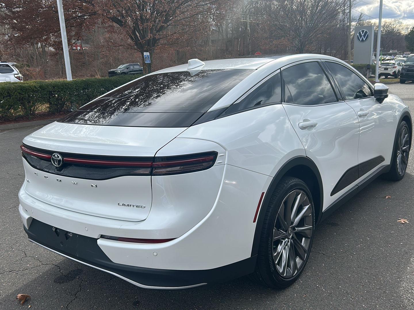 2023 Toyota Crown Limited photo 3