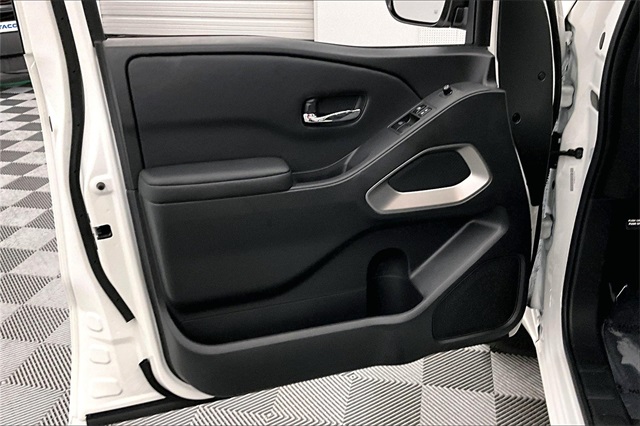 2025 Nissan Frontier SV photo 25